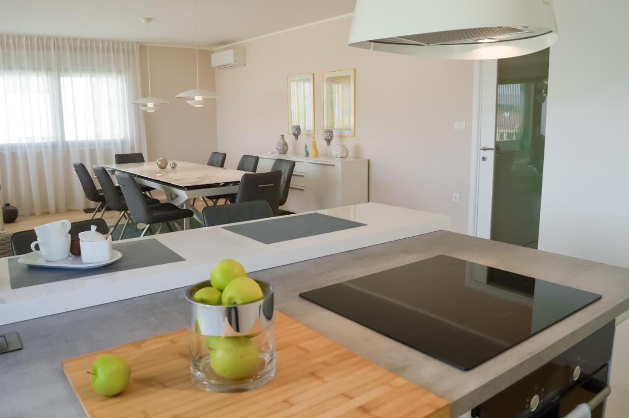 Rova Apartment Malinska Eksteriør billede