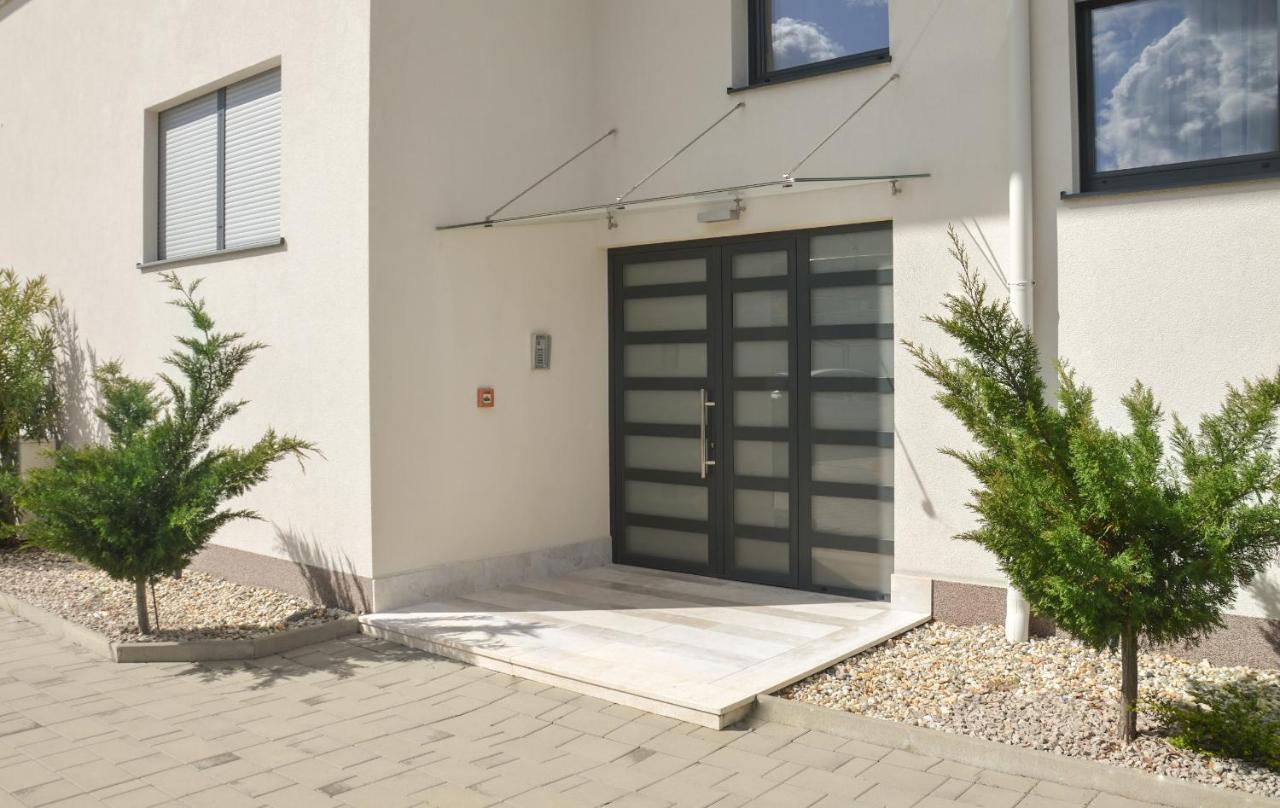 Rova Apartment Malinska Eksteriør billede